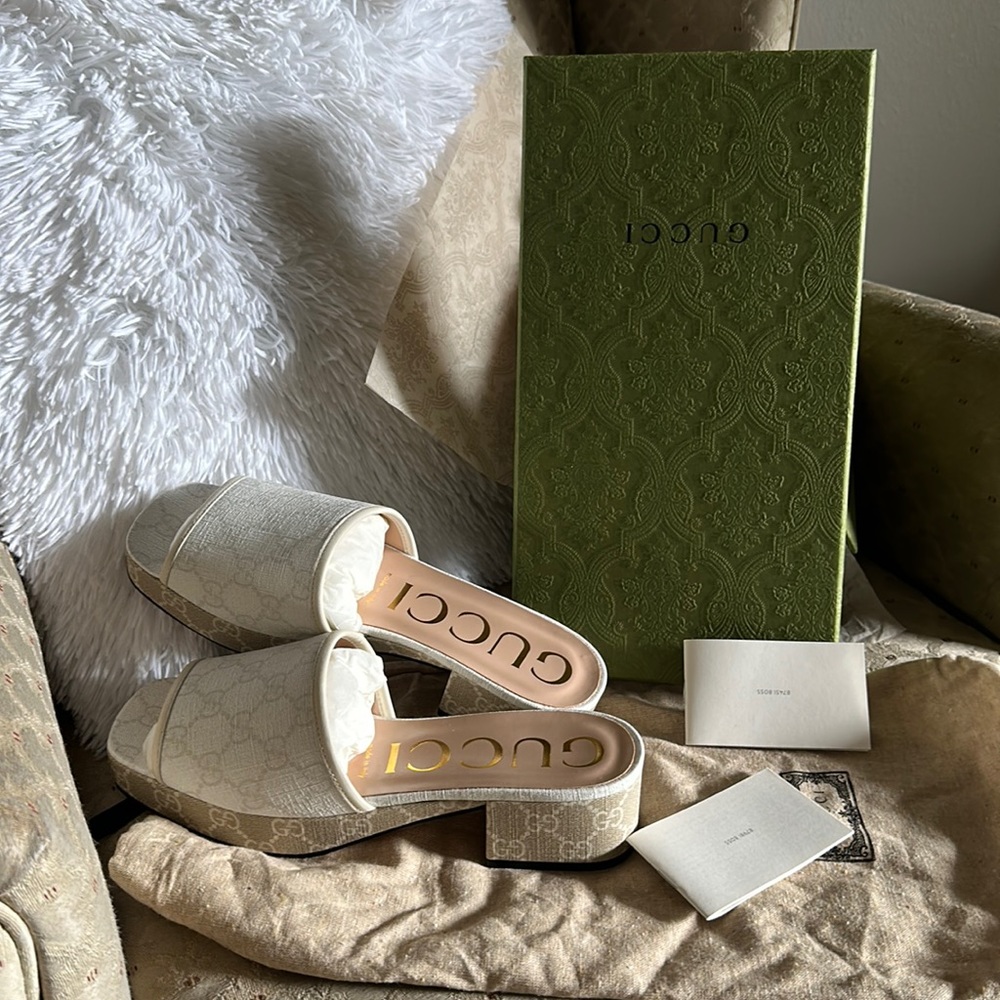 Gucci slides brand new wore once
